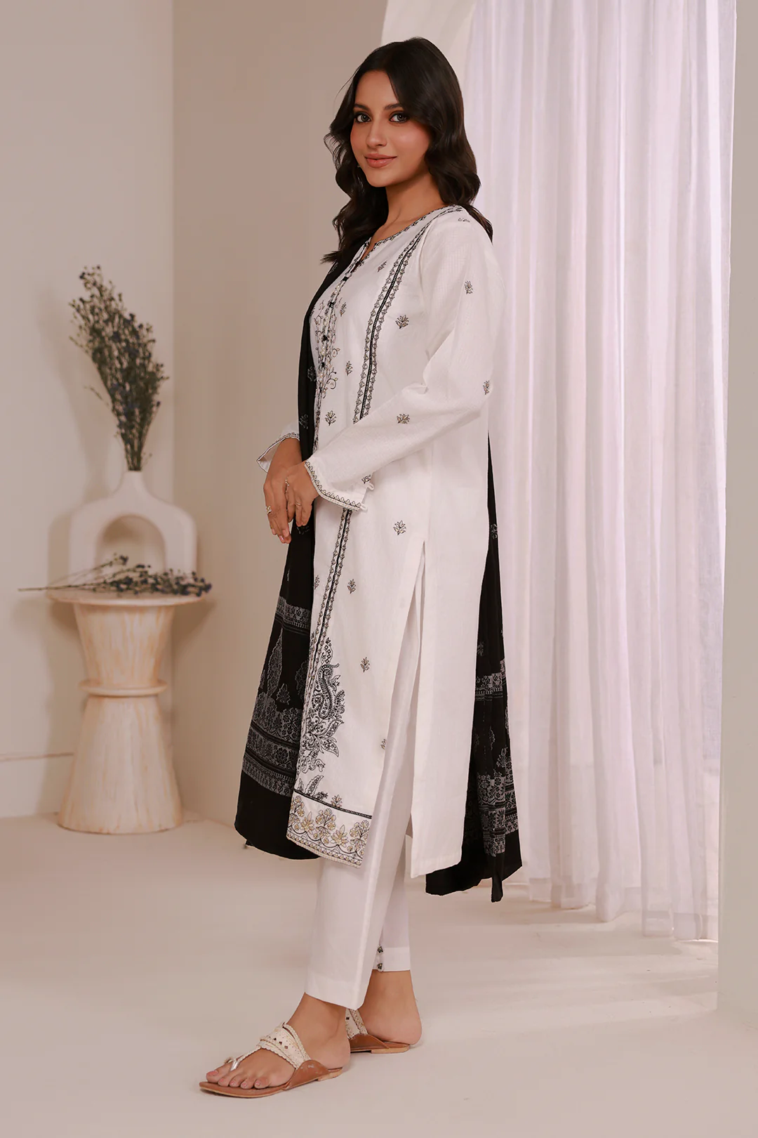 Embroidered Kurta Dupatta Trouser - 3376 - Image 6